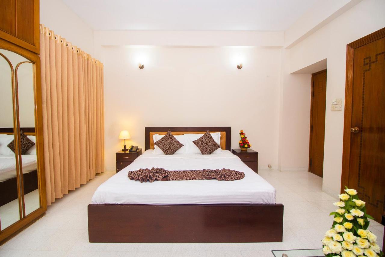 Hotel Suite Palace Дака Екстериор снимка