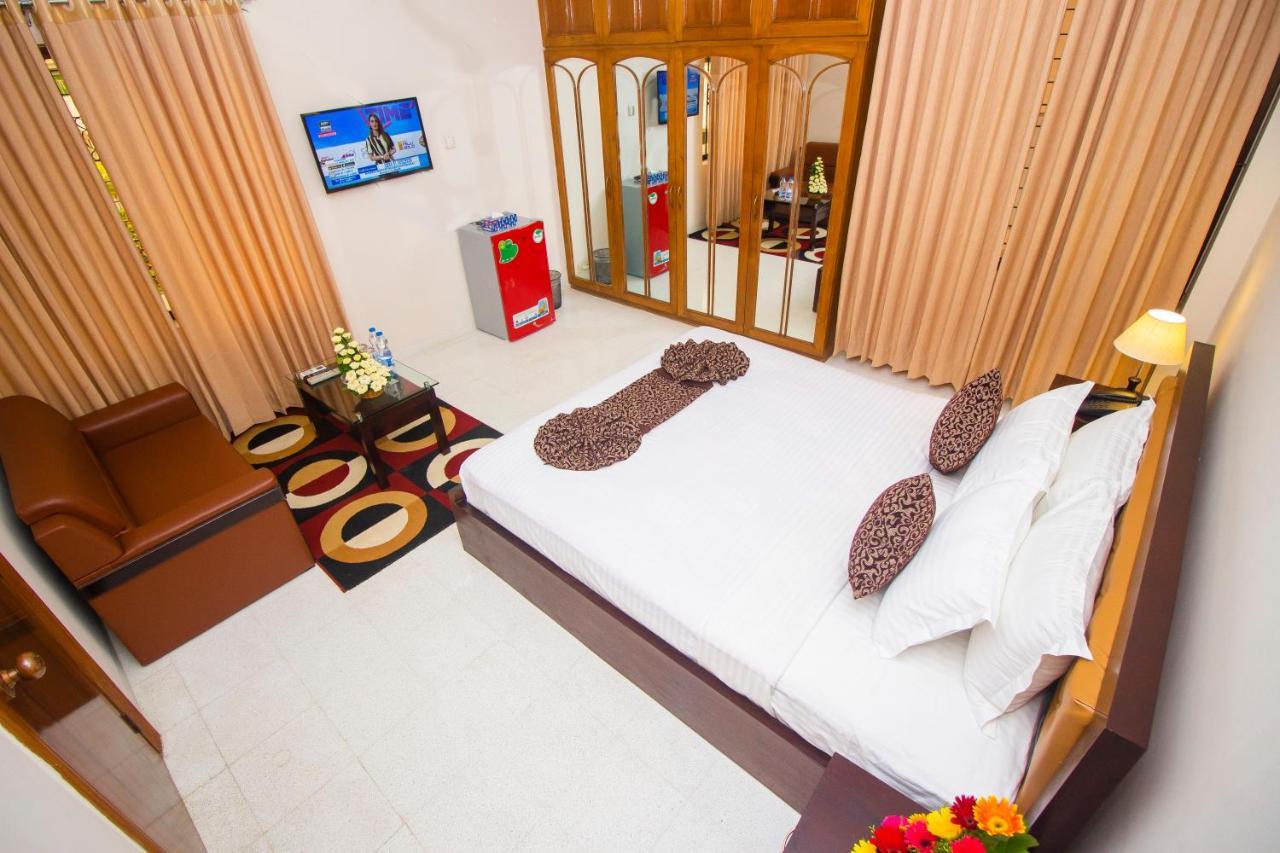 Hotel Suite Palace Дака Екстериор снимка