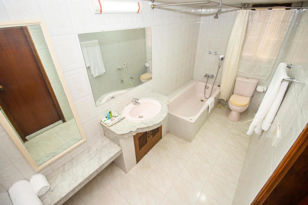 Hotel Suite Palace Дака Екстериор снимка
