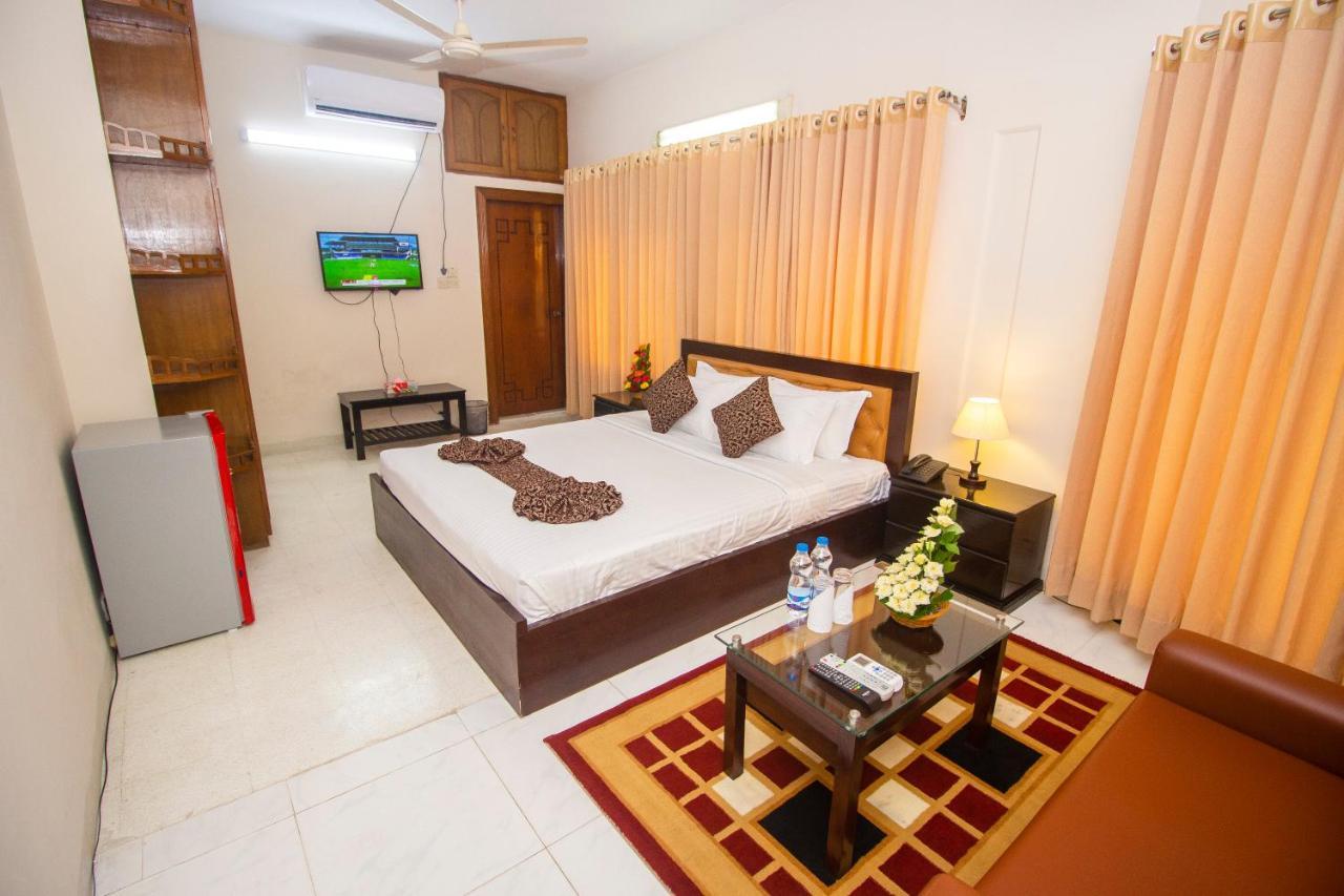 Hotel Suite Palace Дака Екстериор снимка