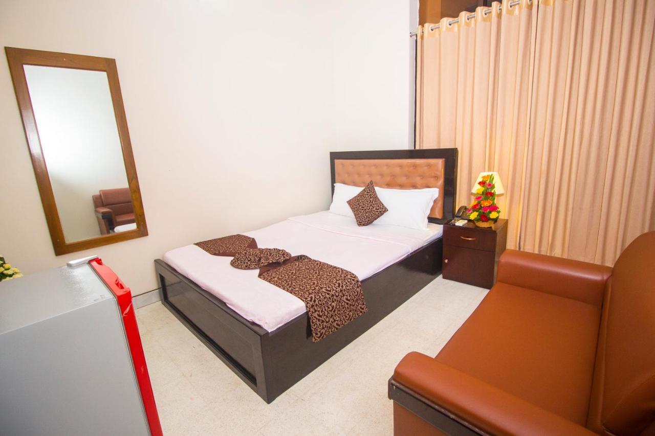 Hotel Suite Palace Дака Екстериор снимка