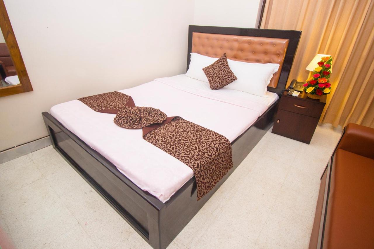 Hotel Suite Palace Дака Екстериор снимка