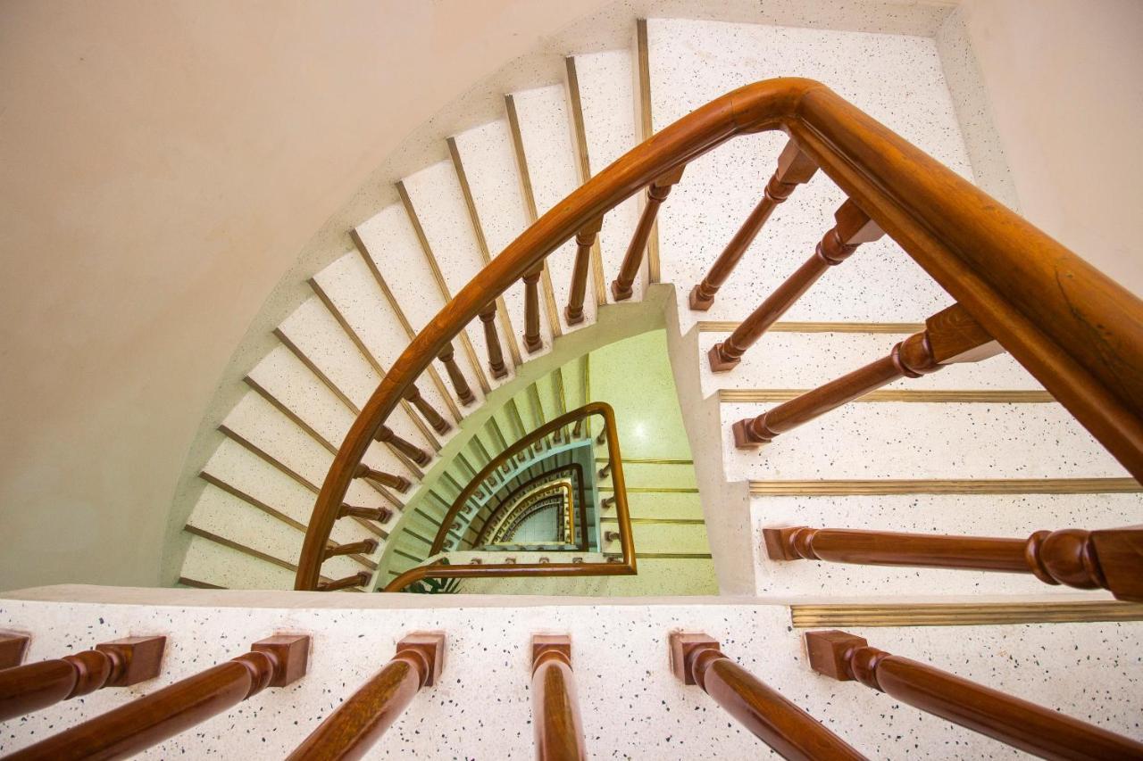 Hotel Suite Palace Дака Екстериор снимка