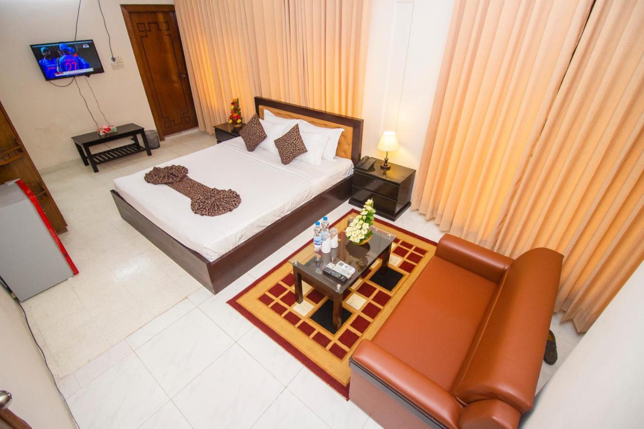 Hotel Suite Palace Дака Екстериор снимка