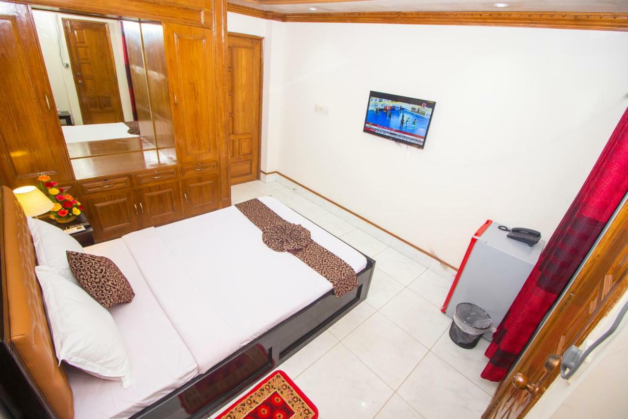 Hotel Suite Palace Дака Екстериор снимка