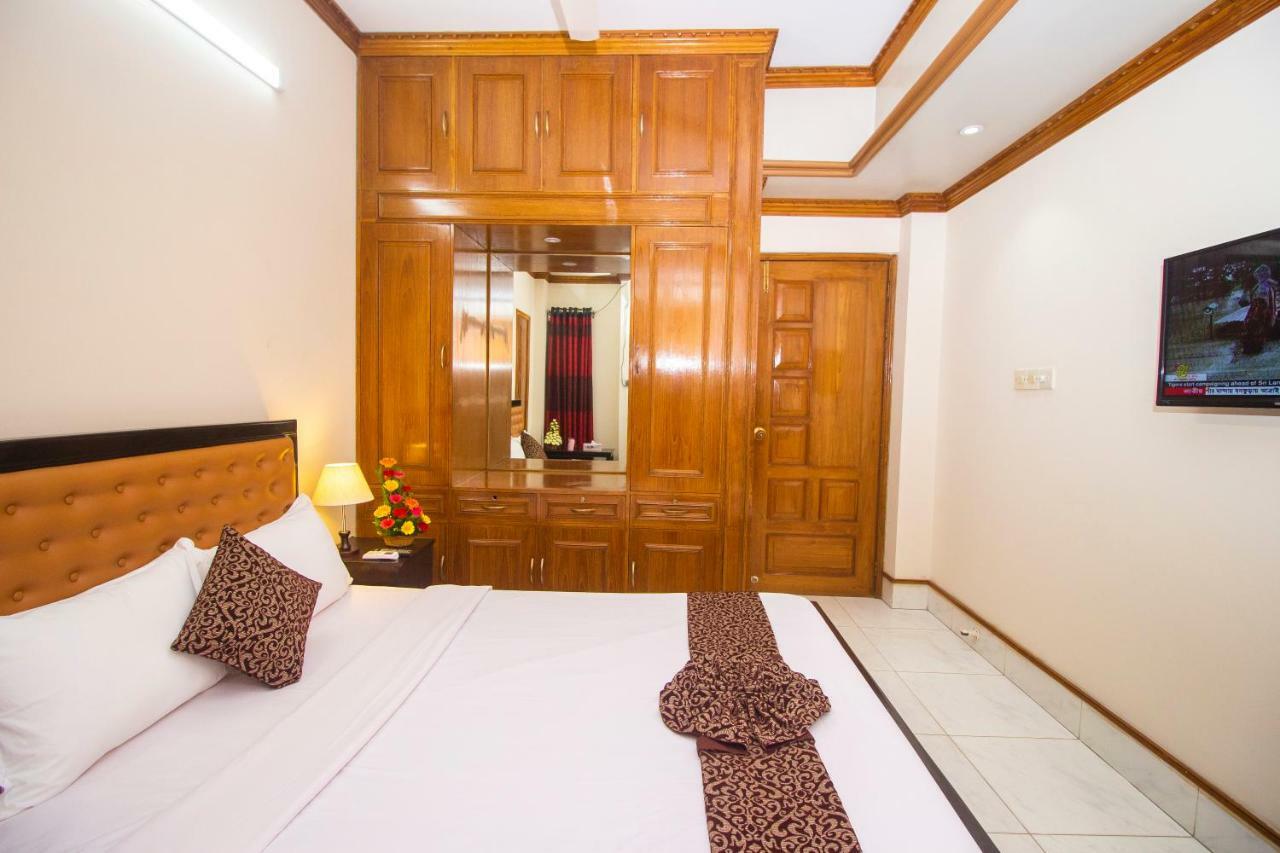 Hotel Suite Palace Дака Екстериор снимка