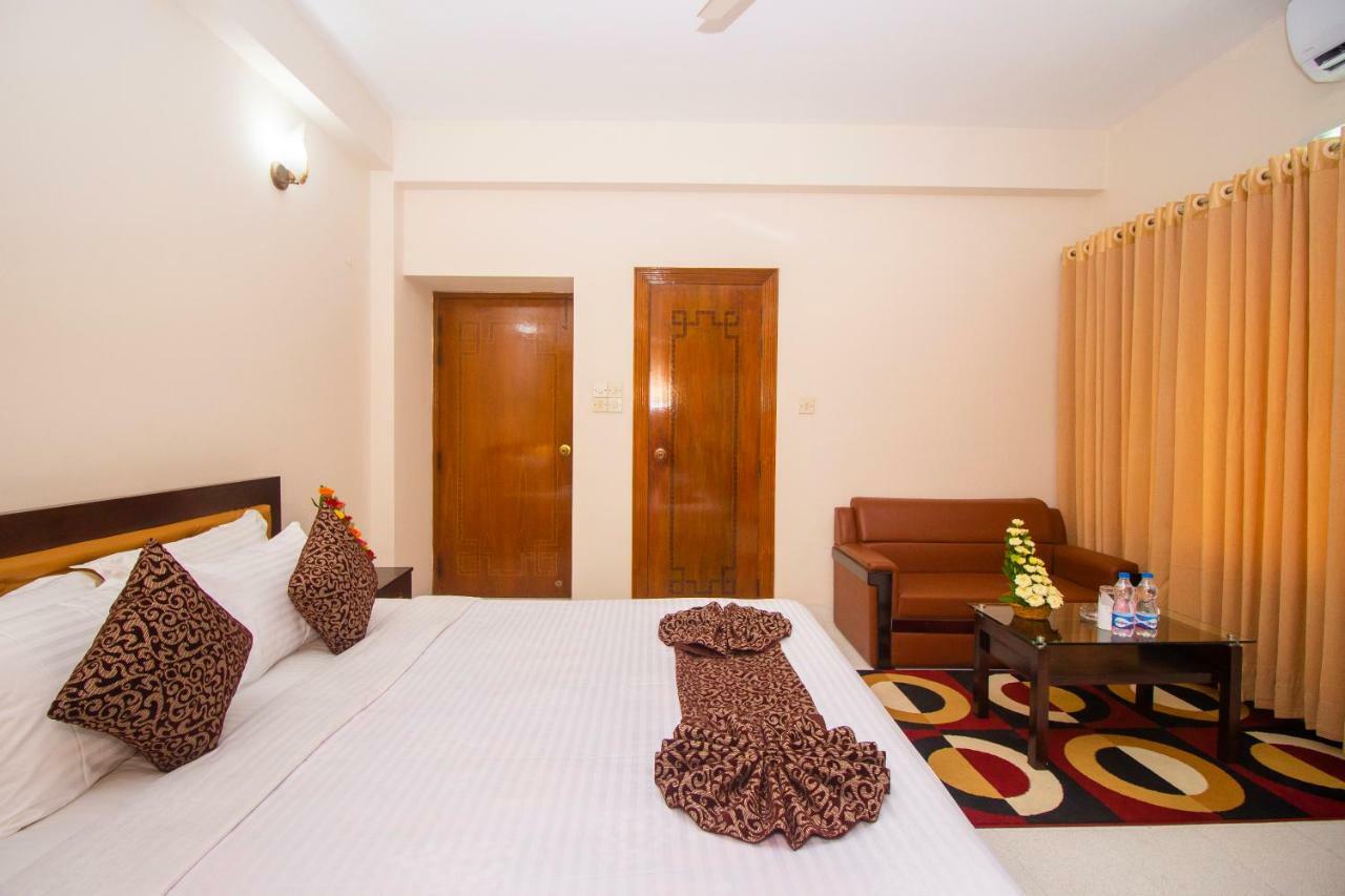 Hotel Suite Palace Дака Екстериор снимка