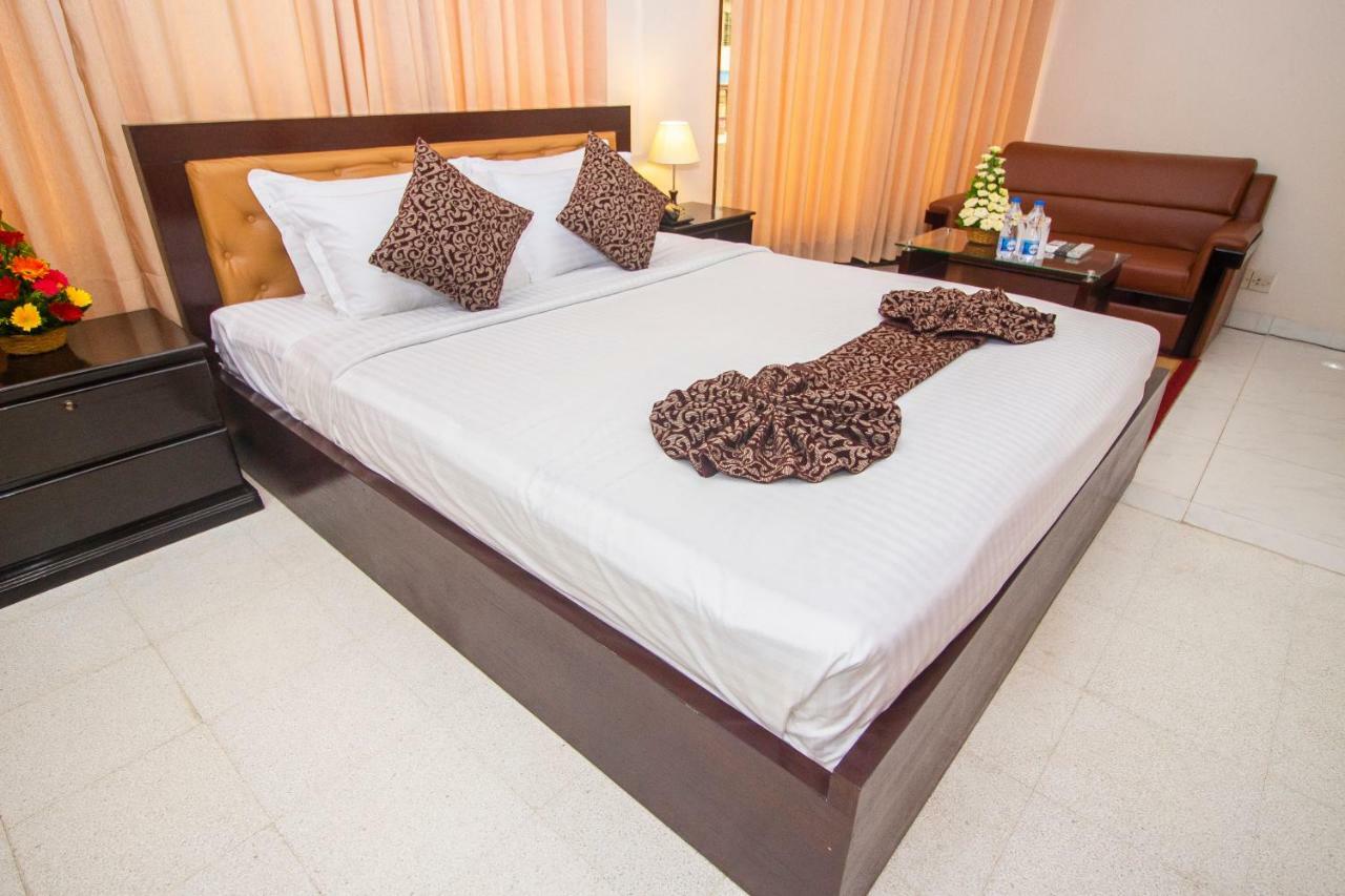 Hotel Suite Palace Дака Екстериор снимка