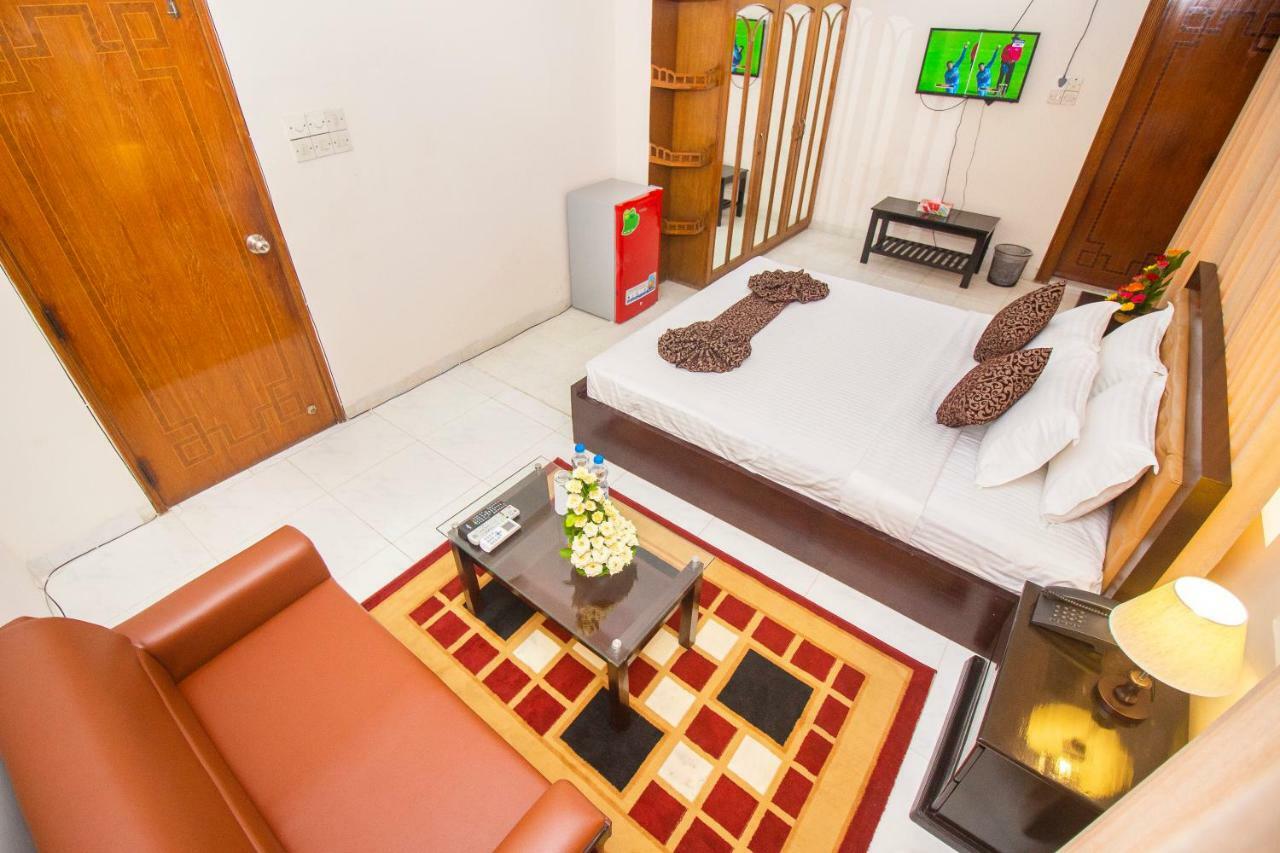 Hotel Suite Palace Дака Екстериор снимка