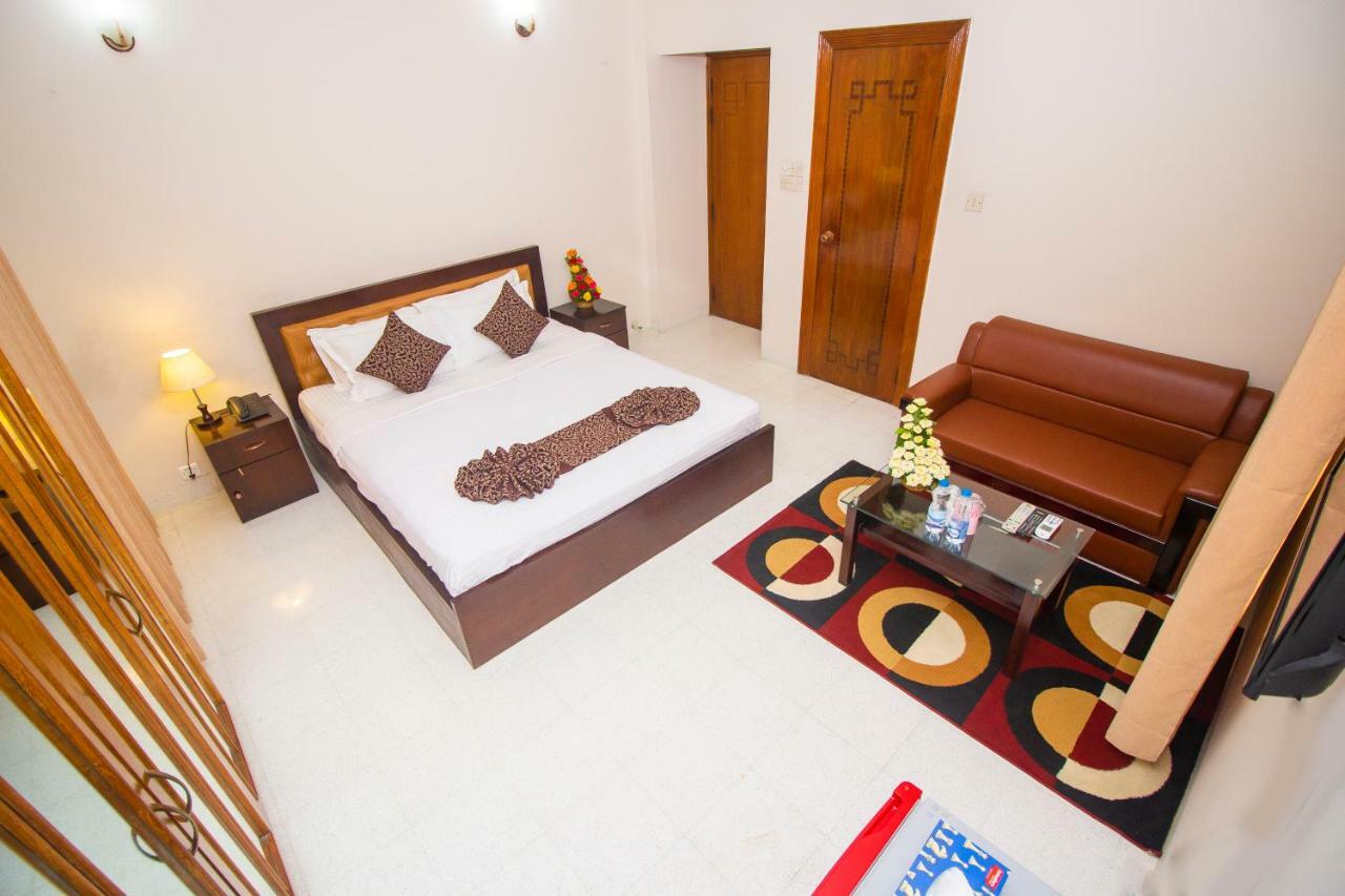 Hotel Suite Palace Дака Екстериор снимка